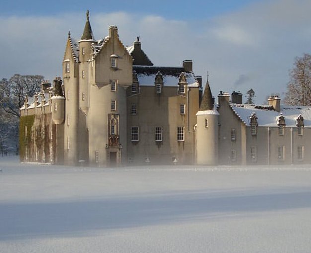 BALLINDALLOCH CASTLE